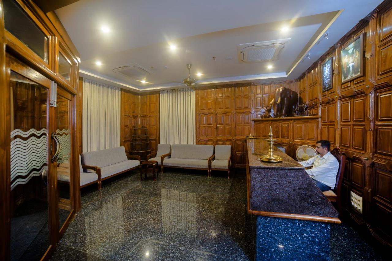 Hotel Guruvayur Darshan Exterior foto